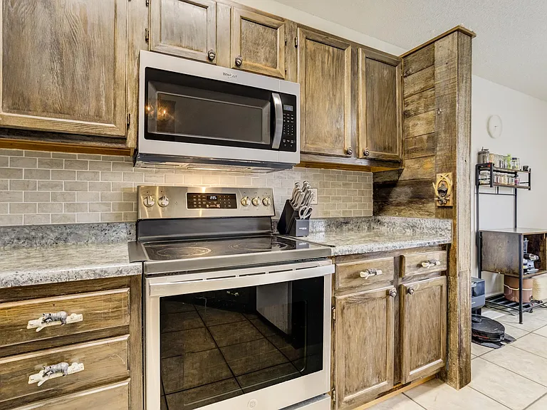 7425 Painted Rock Dr — Photo 49