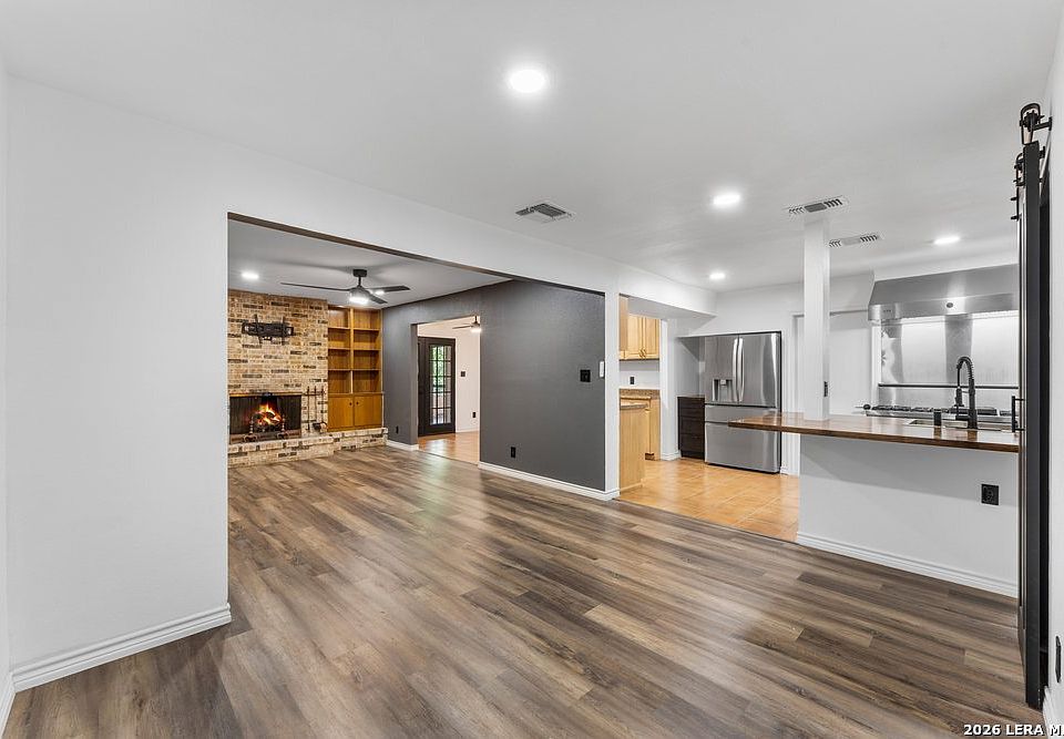 1st image of 3614 Versailles Dr