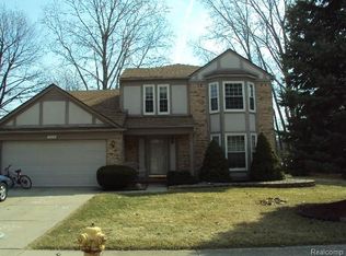390 Lansdowne Dr, Westland, MI 48185