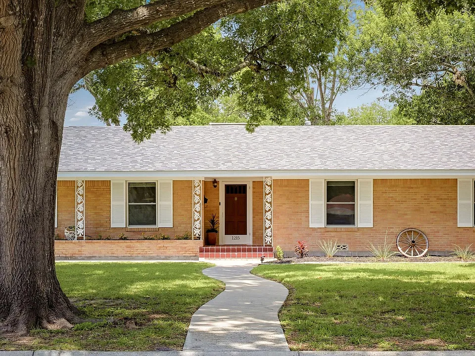 1215 W Live Oak St