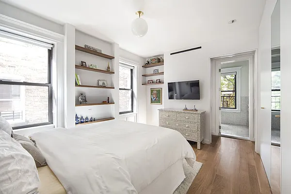 Sold by Stribling | media 18