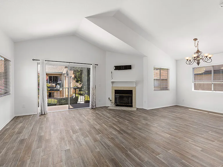 11239 Avenida De Los Lobos — Photo 7