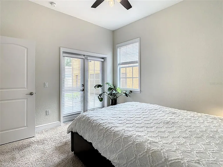 220 W Minnehaha St — Photo 42