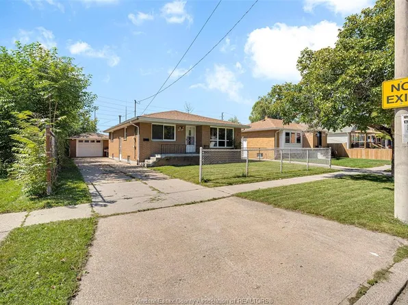 1697 Factoria Rd, Windsor, ON N8Y 2P1
