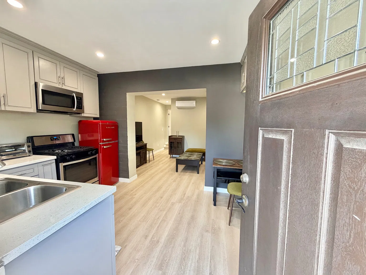 1 bed, 600 sqft, $2,200 — Photo 3