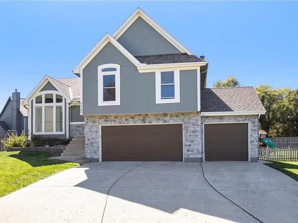 21725 W 52nd St, Shawnee, KS 66226