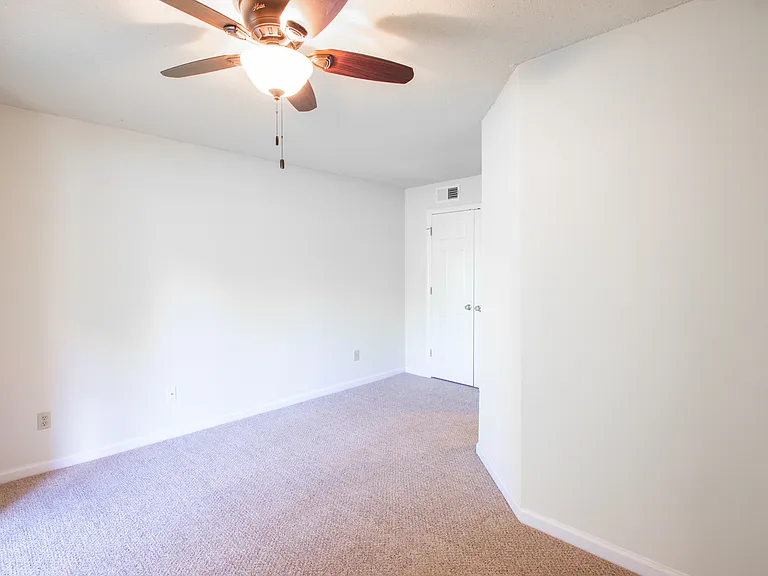 976 S Clarizz Blvd — Photo 12