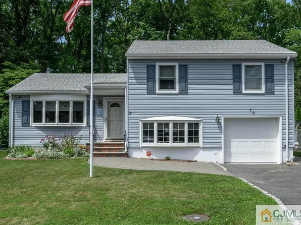 70 Pembrook Dr, Kenilworth, NJ 07033