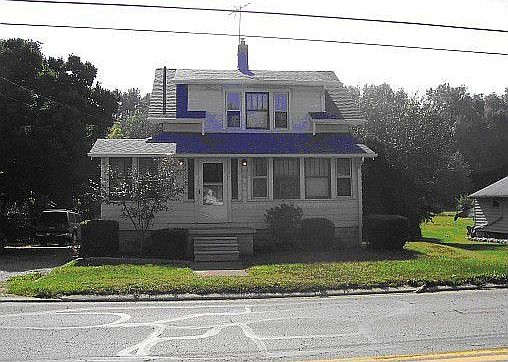 Country setting close to town!