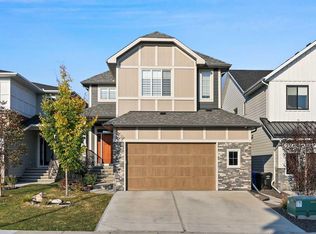 34 E Coach Ridge Point SW, Calgary, AB T3H2A7
