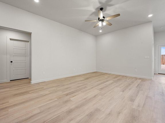 4th image of 14002 Gary Ave