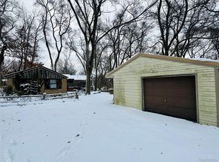 8092 Halfway Dr, Brighton, MI