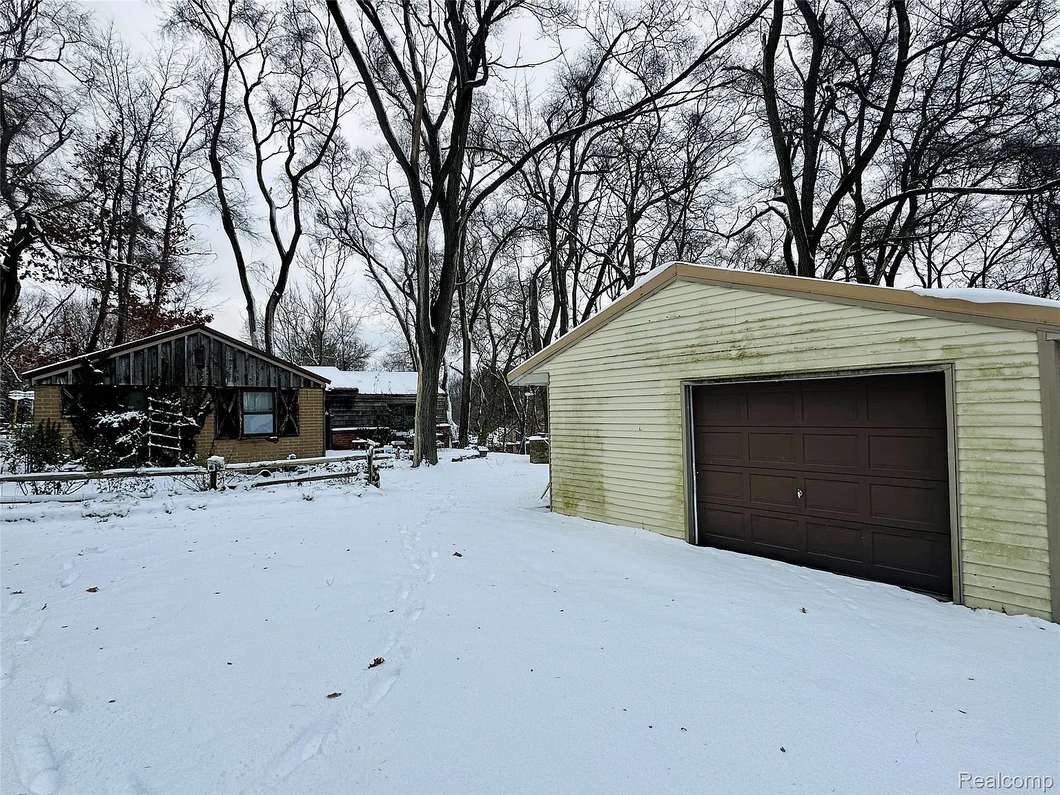 8092 Halfway Dr photo 1