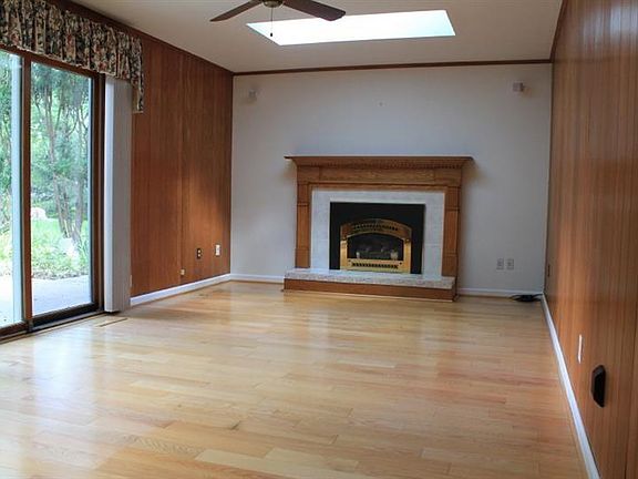5th image of 76 Holley Brook Dr