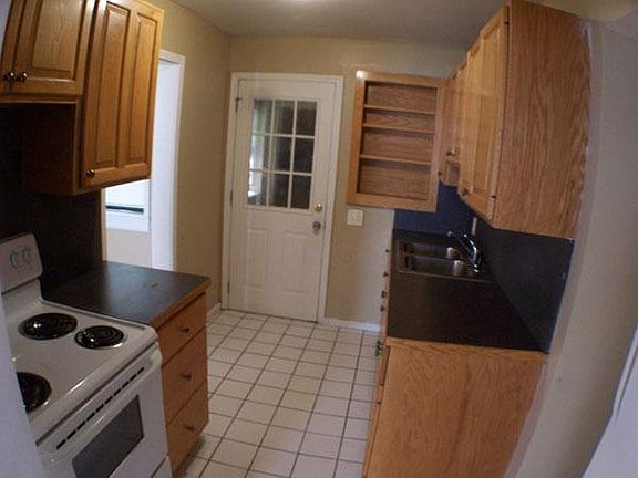 3rd image of 2217 College Cir N