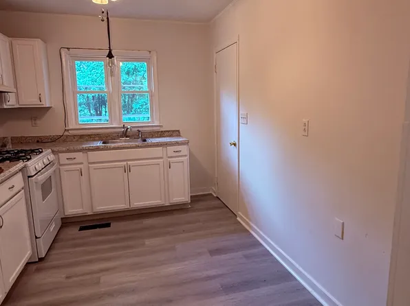 13 Dervend Cir, Matamoras, PA 18336