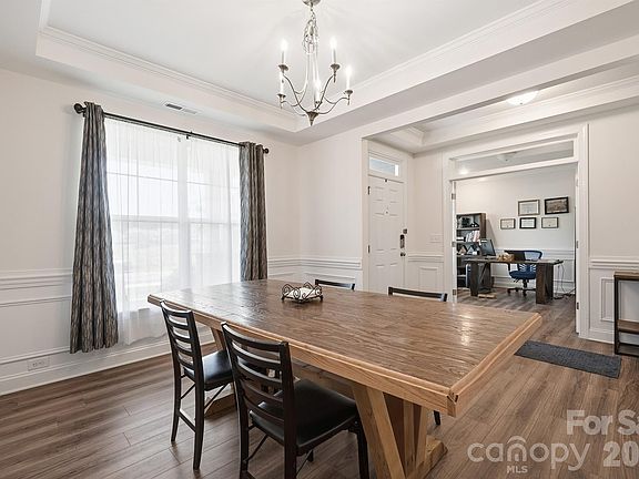 5th image of 282 Bouchard Dr