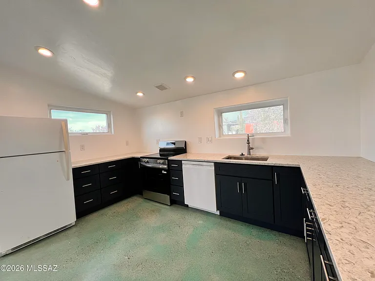 8751 N Burke Dr — Photo 7