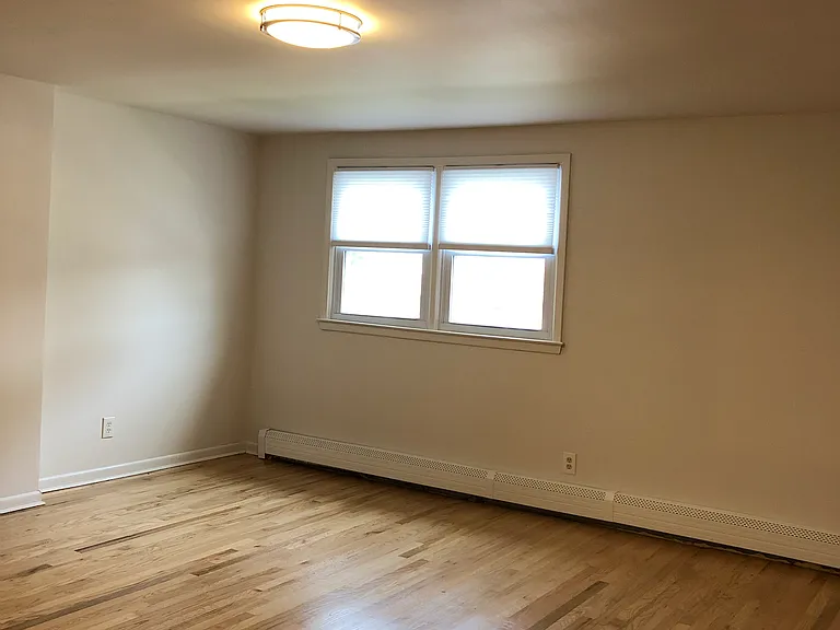 370 Warburton Ave — Photo 6