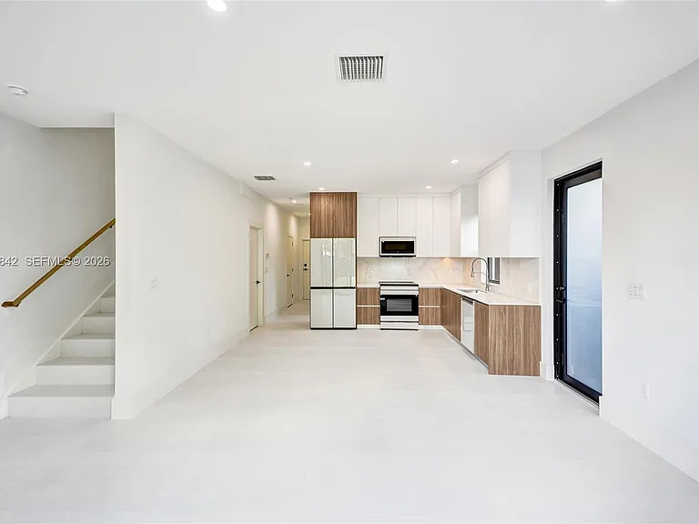 119 NE 118th St — Photo 9