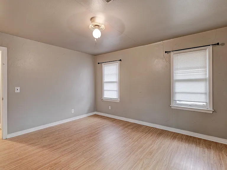 2849 Cambridge Ct — Photo 5