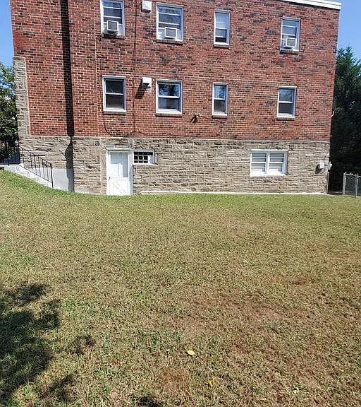 E Fariston Dr — Photo 3