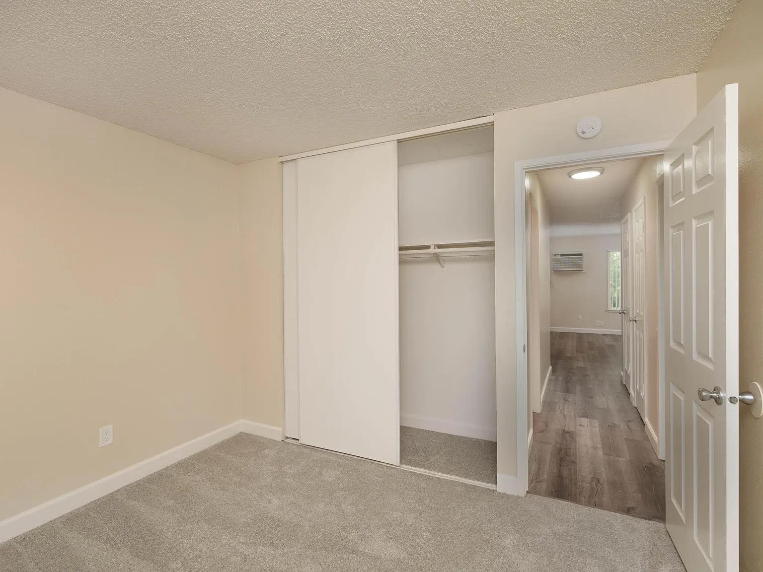 2 bed, 900 sqft, $1,615 — Photo 4