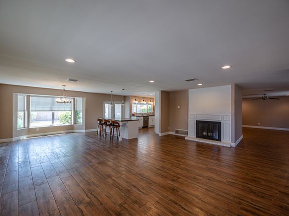 3rd image of 9059 N Arroya Vista Dr