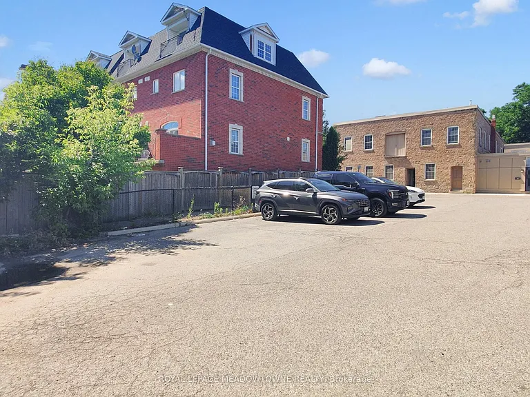 12 Wesleyan St #1 — Photo 16