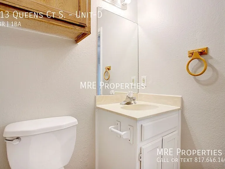 313 Queens Ct S #D — Photo 13
