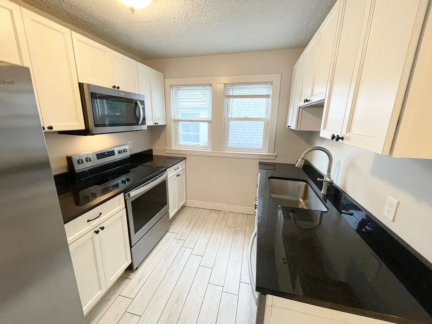 180 Grant Street — Photo 1