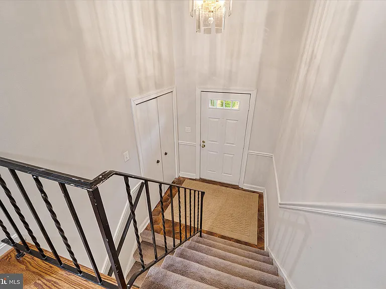 3885 Chain Bridge Rd — Photo 8