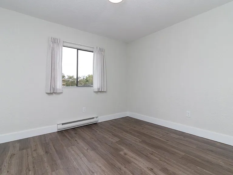 1017 Queens Ave #306 — Photo 9