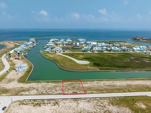 5013 Punta Mita Dr, Rockport, TX 78382