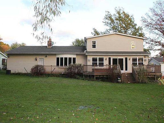 3rd image of 8638 Mayfair Dr