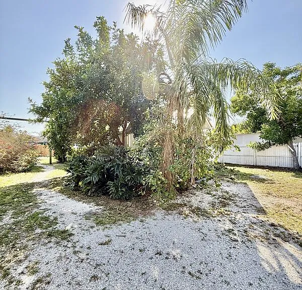 713 Smith St — Photo 55