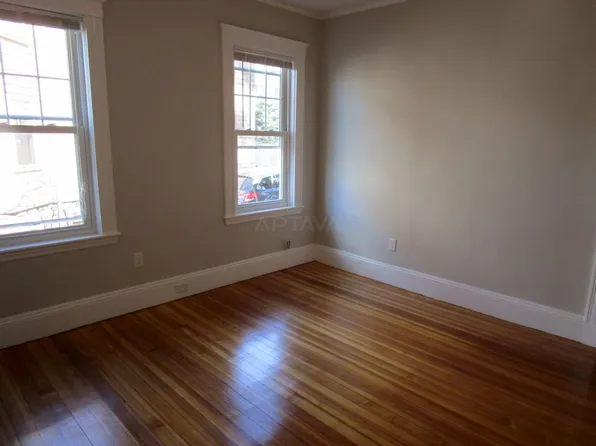 142 North St, Somerville, MA 02144