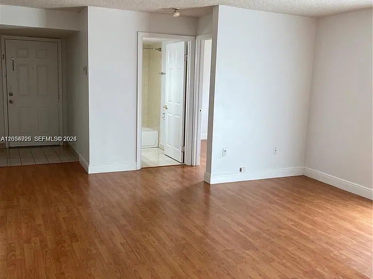 300 Palm Cir W #208 — Photo 23