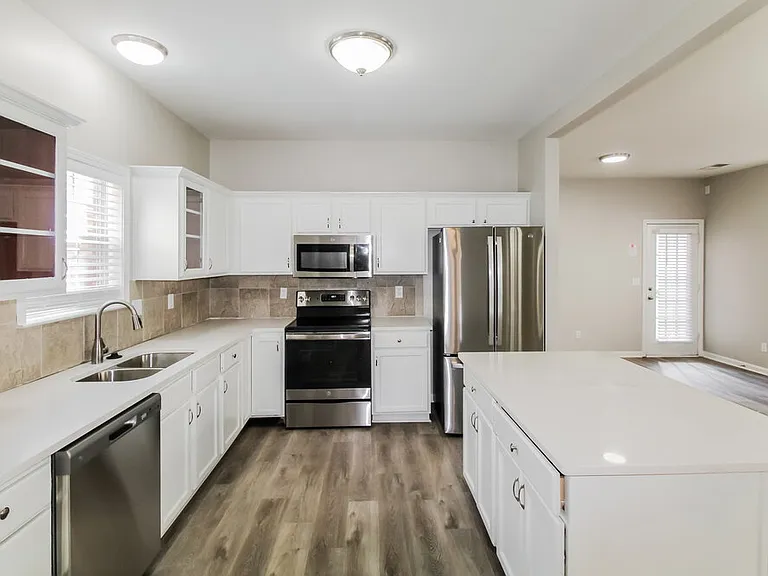 8565 Griffin Park Dr — Photo 11