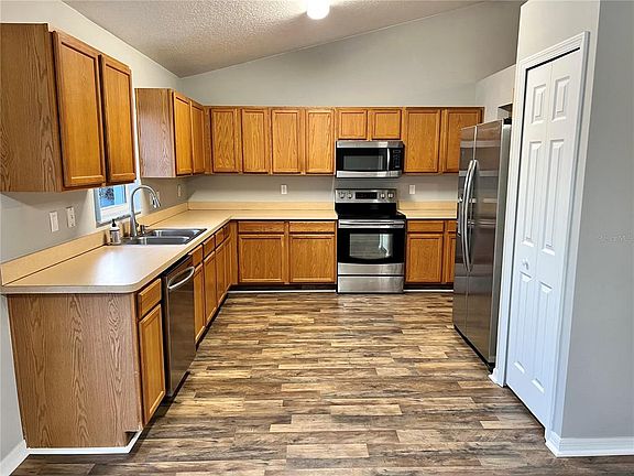5th image of 11334 Lakeview Dr