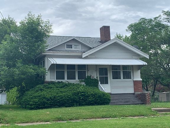3rd image of 2400 N Delaware St