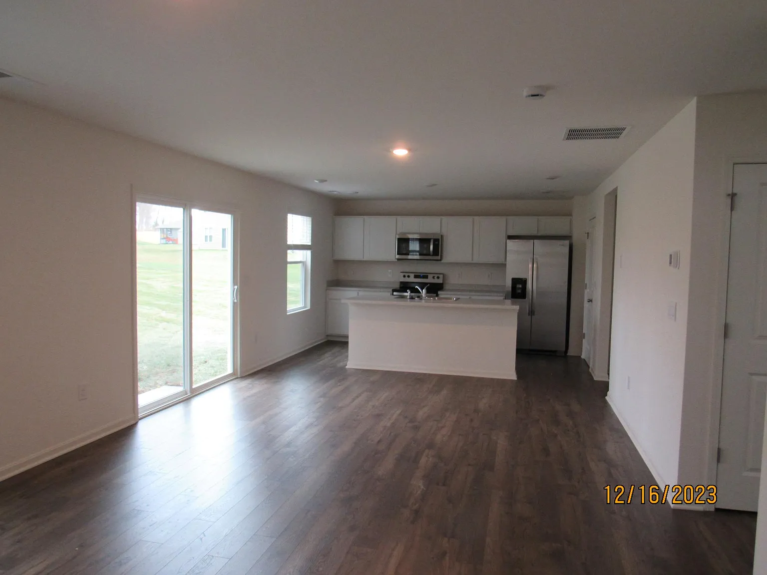 4 bed, 2.5 bath, 2152 sqft, $2,250 — Photo 2