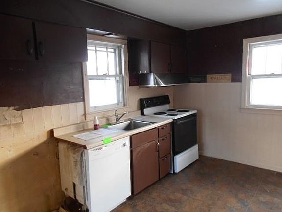 4th image of 3313 Auburn St