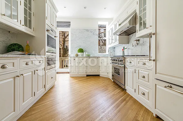 Rented by Dixon Advisory USA Inc. | media 5