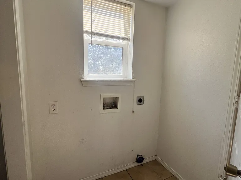 2401 W Main St #1A — Photo 4