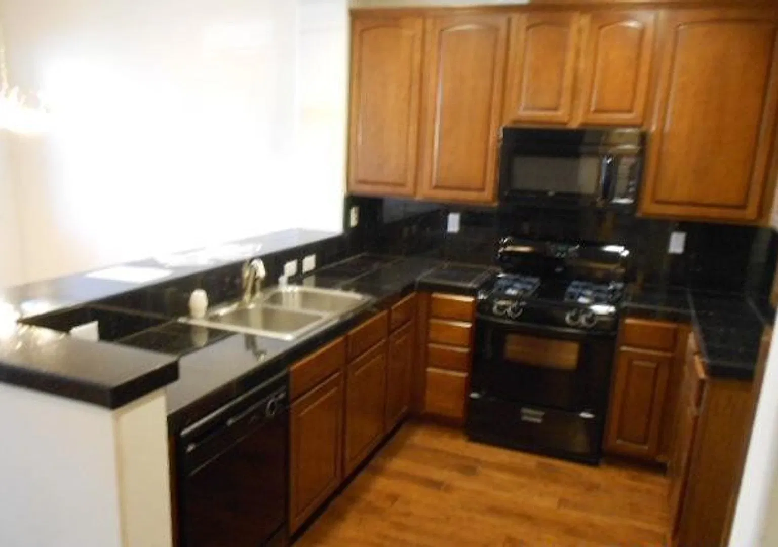 Gorgeous Turn Key Corner Condo In The Heart Of Natomas! — Photo 2