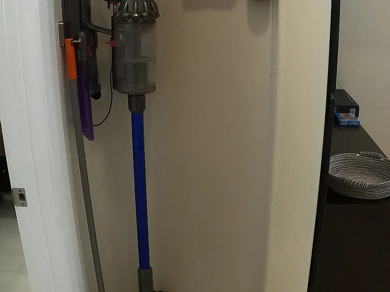 Dyson vacuum, emergency kit