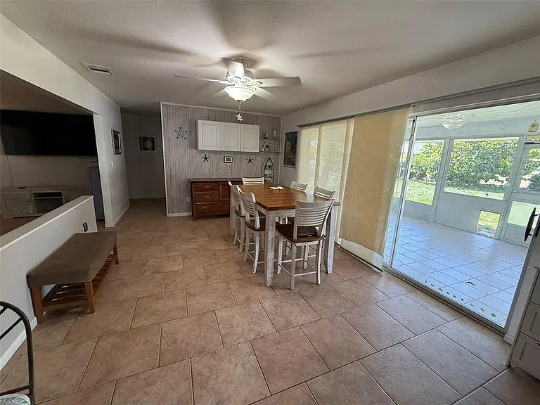 15152 Buswell Ave — Photo 4