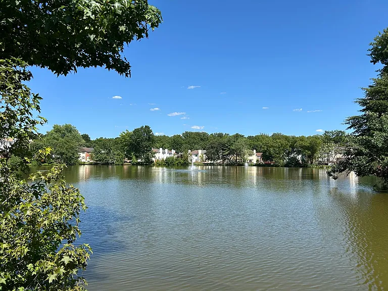 5335 Lake Cove Ct — Photo 35