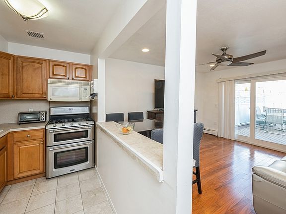 4th image of 306 Olmstead Ave